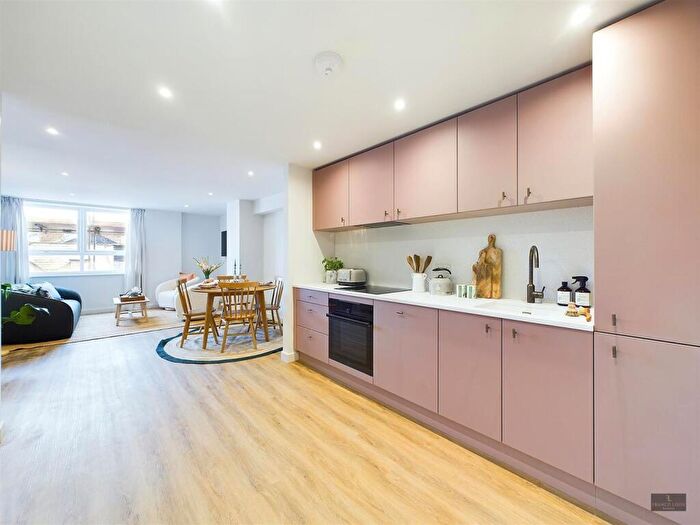 2 Bedroom Flat To Rent In South Street, Exeter, EX1
