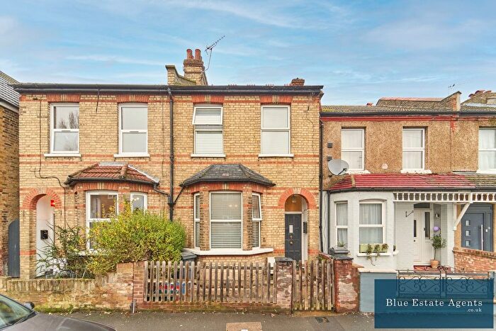 3 Bedroom Terraced House For Sale In Ivy Road, Hounslow, TW3