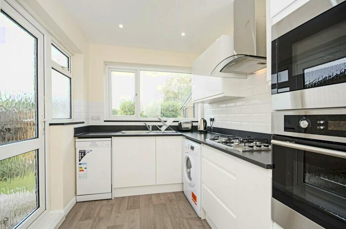 1 Bedroom Flat To Rent In Dehar Crescent, Hendon, London, NW9