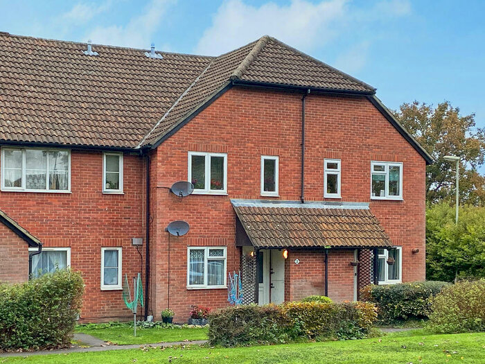 1 Bedroom Maisonette To Rent In Vesey Close, Farnborough, GU14