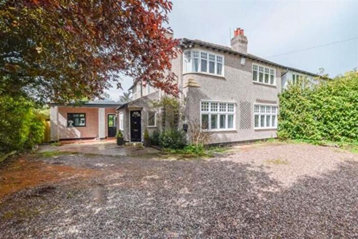 4 Bedroom Semi-Detached House For Sale In Hooton Road, Willaston, CH64