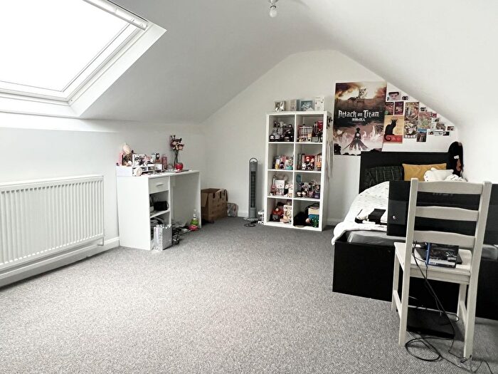 4 Bedroom End Of Terrace House To Rent In Callard Avenue, Palmers Green, N13