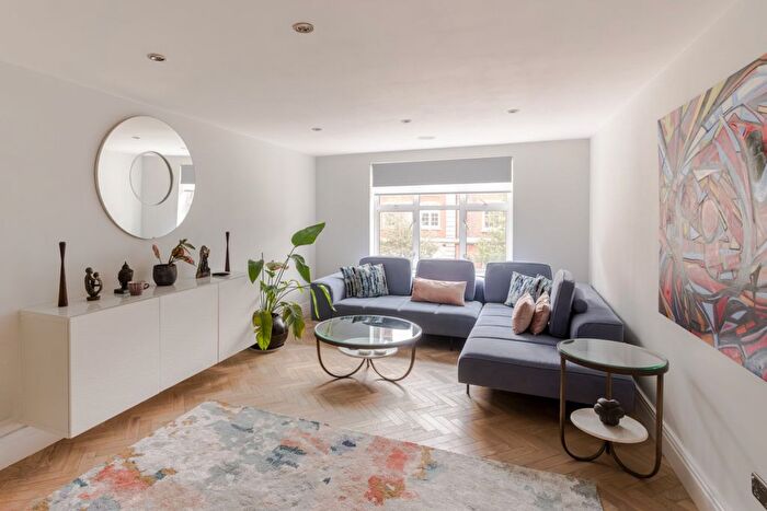 3 Bedroom Flat For Sale In Queensway, Bayswater, W2