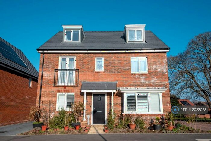 5 Bedroom Detached House To Rent In Donnington Grove, Bracknell, RG42