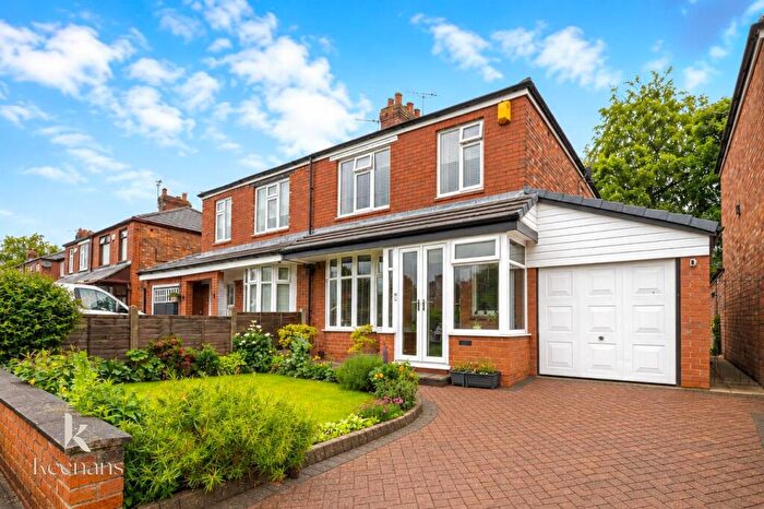 3 Bedroom Semi Detached House For Sale In Venesta Avenue, Salford, M6