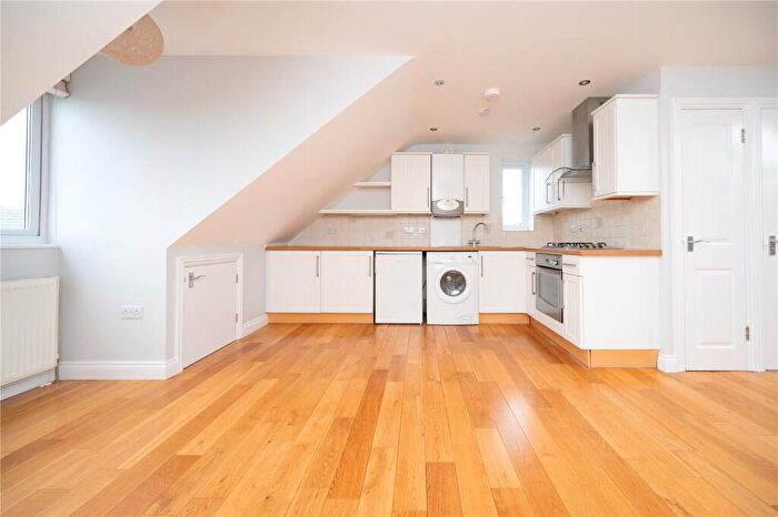 Studio To Rent In Beresford Road, St. Albans, Hertfordshire, AL1
