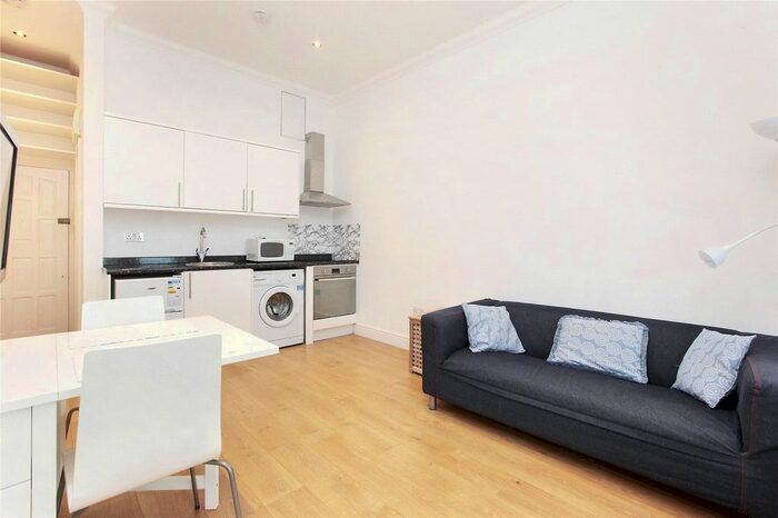 1 Bedroom Flat To Rent In St Johns Hill, Clapham Junction, SW11