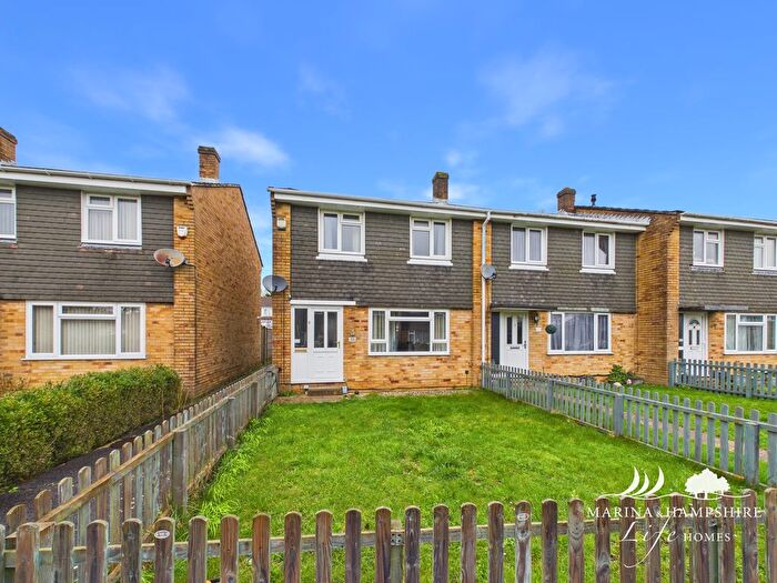 3 Bedroom Semi Detached House For Sale In Greendale Close, Fareham, PO15