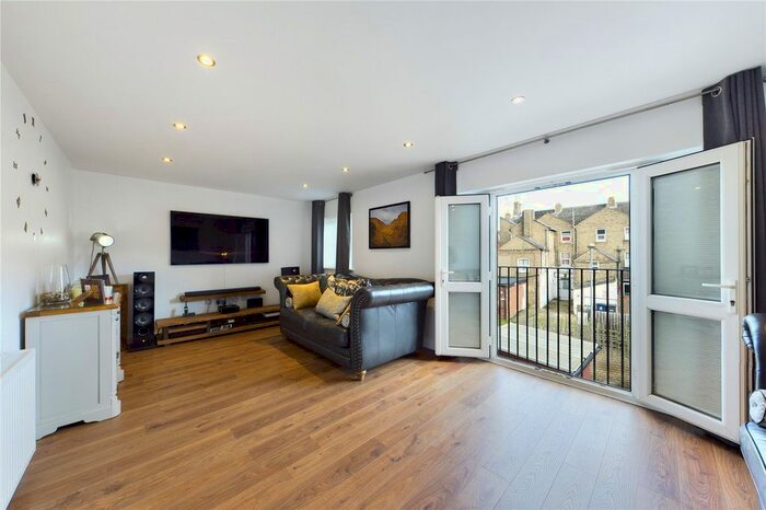 4 Bedroom Detached House To Rent In West Street, St. Neots, Cambridgeshire, PE19