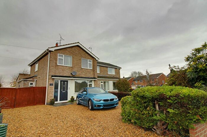 3 Bedroom Semi Detached House For Sale In The Orchard, Market Deeping, PE6