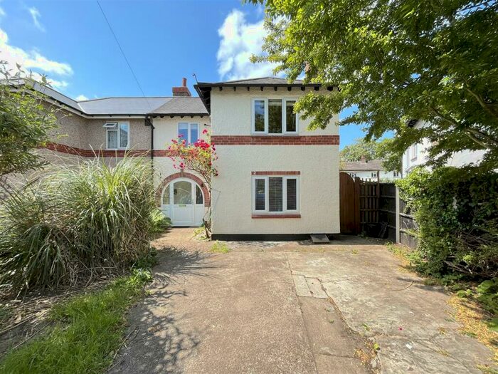 4 Bedroom Semi-Detached House To Rent In Grassway, Wallington, SM6