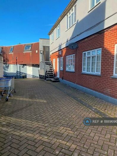 1 Bedroom Flat To Rent In Carpenters Court, Bromley, BR1