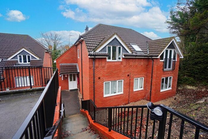 2 Bedroom Flat For Sale In Conifer Rise, Goodearl Court Conifer Rise, HP12