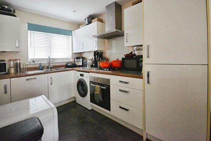 2 Bedroom End Of Terrace House For Sale In Beeches Way, Faygate, RH12