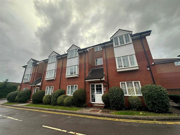 Studio To Rent In Holm Oak Park, Hagden Lane, Watford, WD18