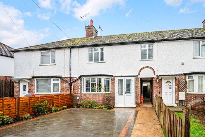 2 Bedroom Terraced House For Sale In Apley Road, Reigate, RH2