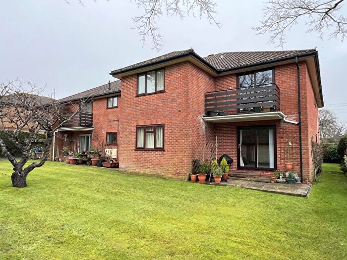 2 Bedroom Flat For Sale In Herbert Road, New Milton, Hampshire., BH25