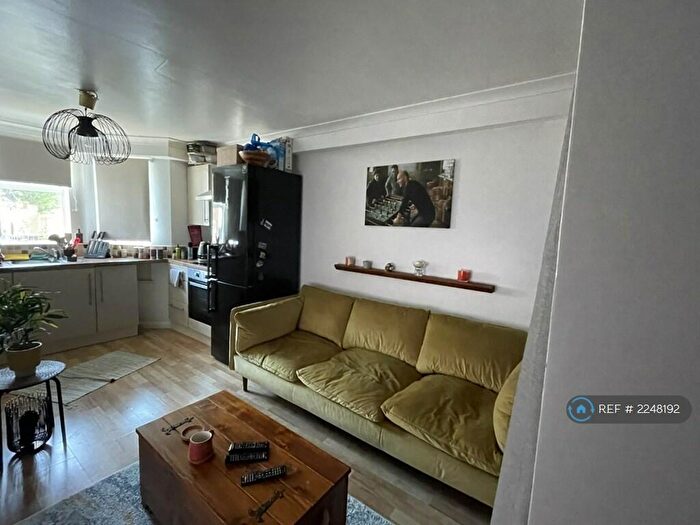 2 Bedroom Flat To Rent In Waddon, Croydon, CR0