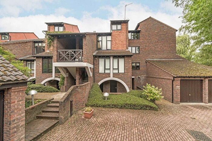 1 Bedroom Flat To Rent In Mallard Place, Twickenham, TW1