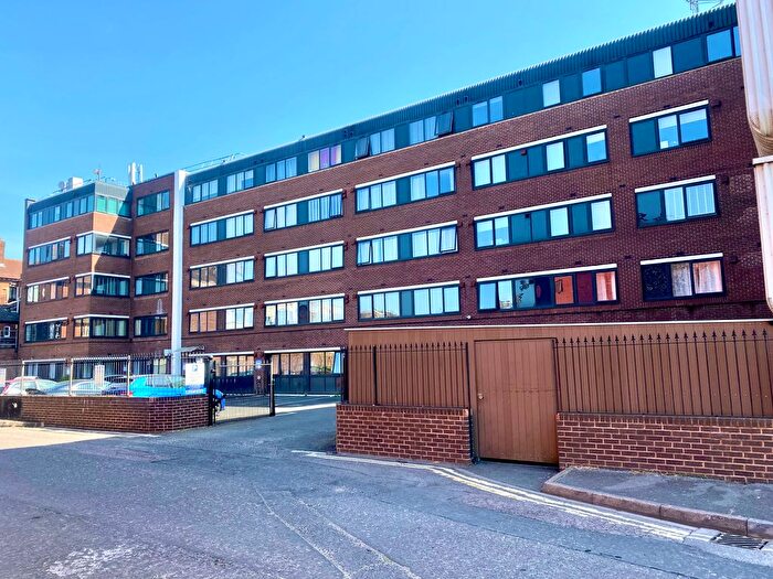 1 Bedroom Flat To Rent In - Southampton Road, Eastleigh, SO50