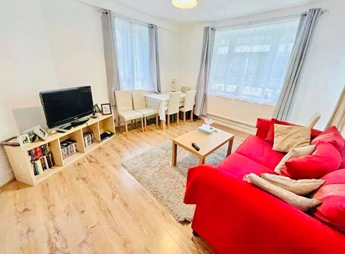 4 Bedroom Flat To Rent In Calvert House, White City Estate, London, W12