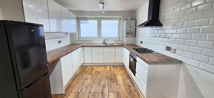 3 Bedroom Barn Conversion To Rent In Berwick Road, Silvertown, London, Ds, Uk, E16