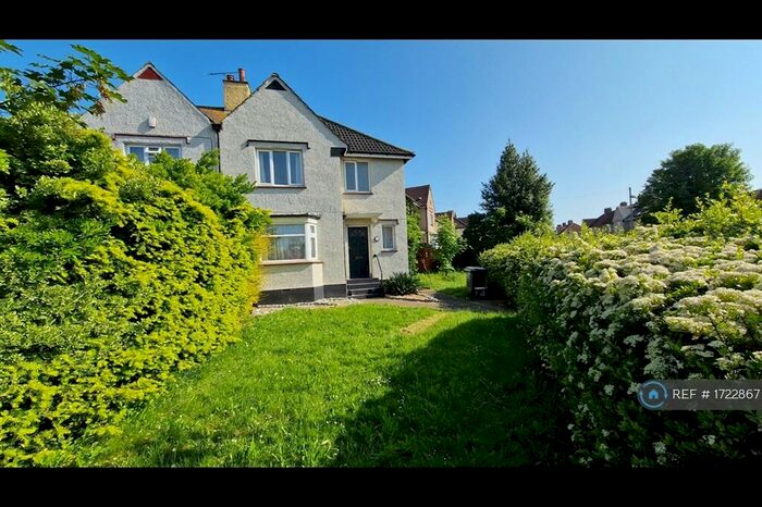 3 Bedroom Semi-Detached House To Rent In Kitchener Avenue, Gravesend, DA12