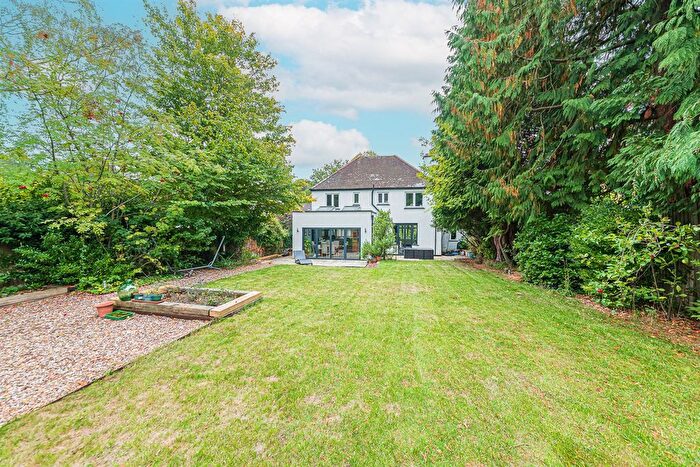 4 Bedroom Detached House To Rent In Pinehill Road, Crowthorne, RG45