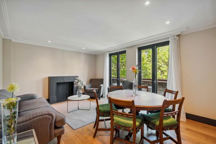 3 Bedroom Maisonette To Rent In Gledhow Gardens, London, SW5