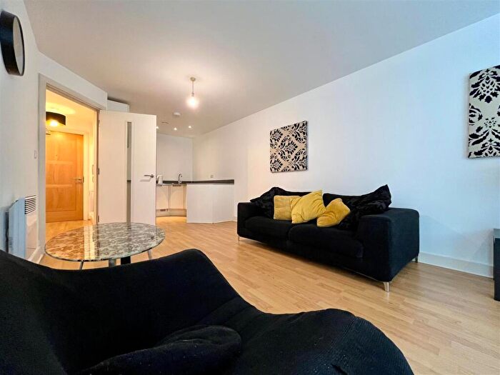 1 Bedroom Apartment To Rent In I-Land, Essex Street, B5