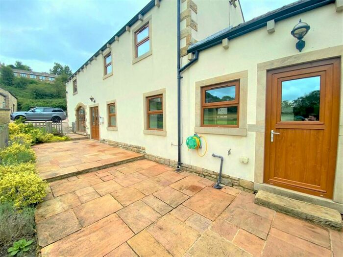 4 Bedroom Detached House To Rent In Skipton Road, Farnhill, Keighley, BD20