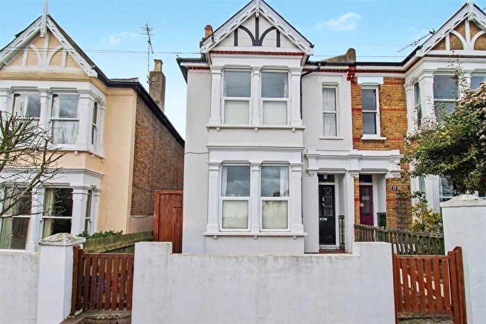 3 Bedroom Semi Detached House For Sale In Avenue Road, Leigh-On-Sea, SS9
