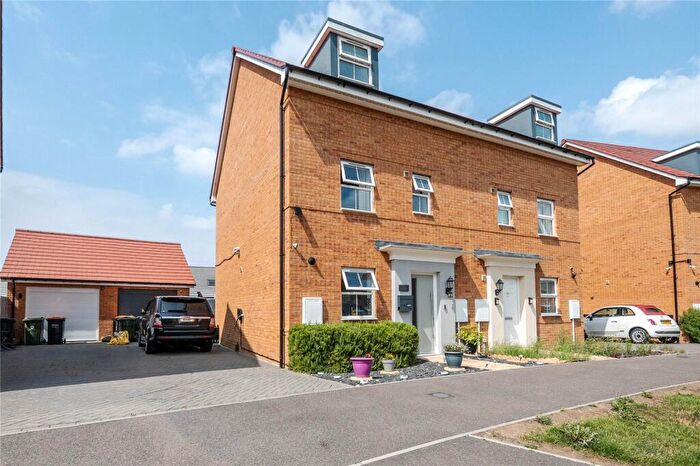 4 Bedroom Semi-Detached House To Rent In Wallis Drive, Leighton Buzzard, Beds, LU7