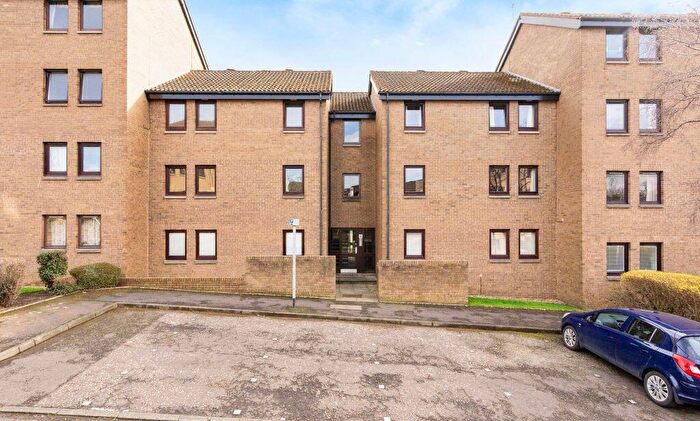 2 Bedroom Flat For Sale In / Boat Green, Canonmills, Edinburgh, EH3