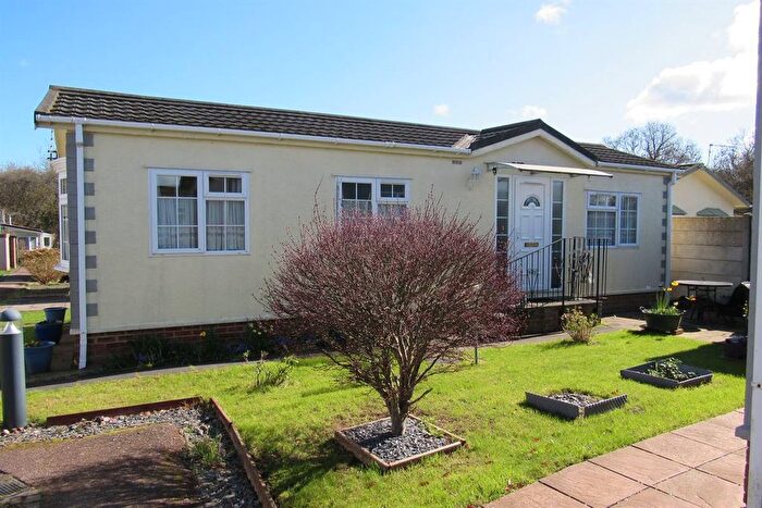 2 Bedroom Park Home For Sale In Dengrove Park, Shalloak Road, Broad Oak, Canterbury, CT2