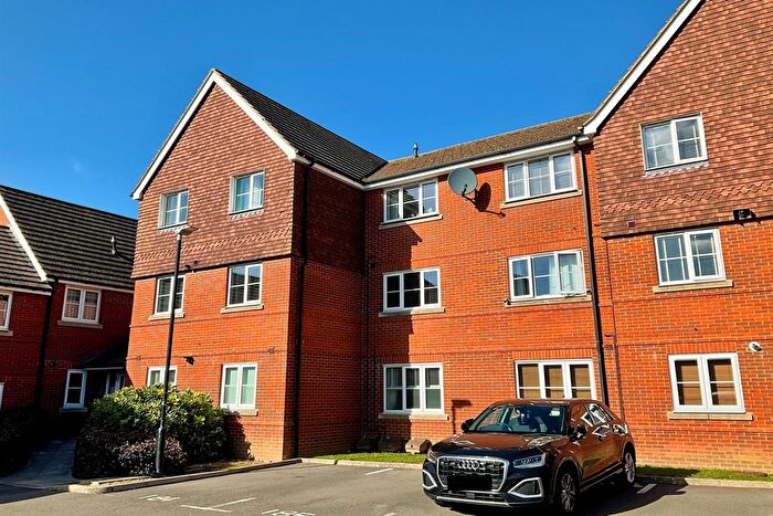 2 Bedroom Flat To Rent In Ardent Road, Whitfield, CT16