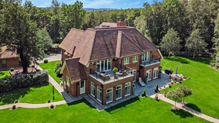 5 Bedroom Detached House For Sale In Kings Drive, Midhurst, West Sussex, GU29