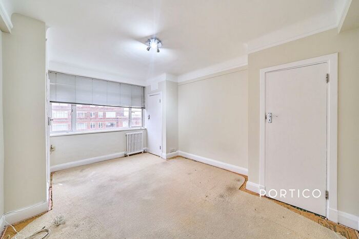 Studio To Rent In Du Cane Court, Balham High Road, London, Wandsworth, SW17