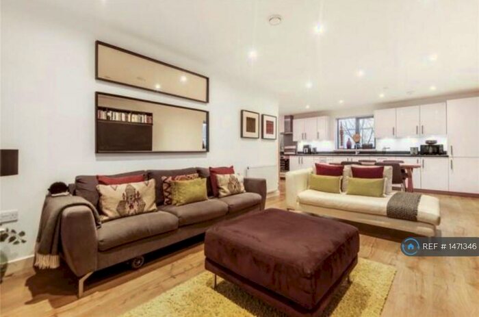 2 Bedroom Flat To Rent In Bridge Street, Pinner, HA5