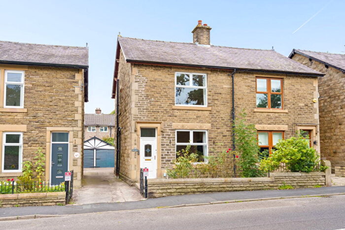 3 Bedroom Semi-Detached House For Sale In Sheffield Road, Glossop, SK13