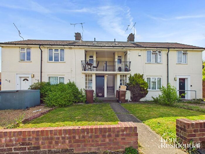 2 Bedroom Flat To Rent In Ruckinge Way, Gillingham, ME8