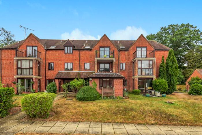 1 Bedroom Flat For Sale In Farmoor, West Oxford, OX2