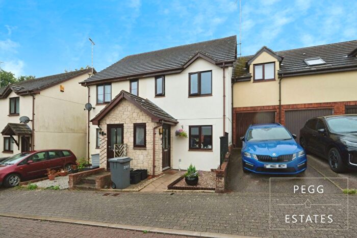 2 Bedroom End Of Terrace House For Sale In Shetland Close, Torquay, TQ2