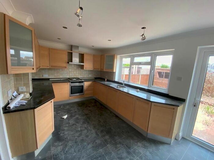 3 Bedroom Terraced House To Rent In Lodge Crescent, Waltham Cross, EN8