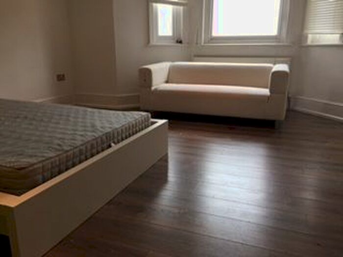 3 Bedroom Flat To Rent In Rye Lane, Peckham, SE15