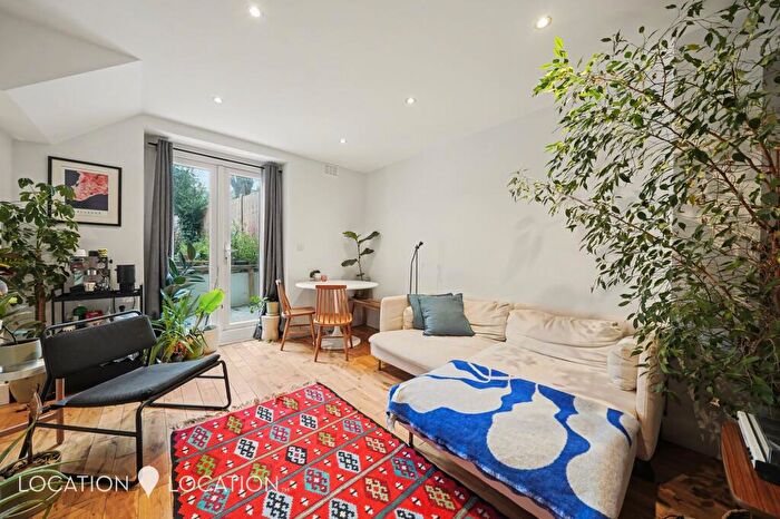 1 Bedroom Flat For Sale In Brooke Road, London, N16