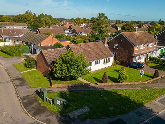 4 Bedroom Detached Bungalow For Sale In Bedgrove, Aylesbury, HP21