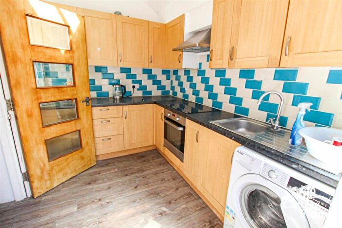 4 Bedroom Maisonette To Rent In A West Green Road, London, N15