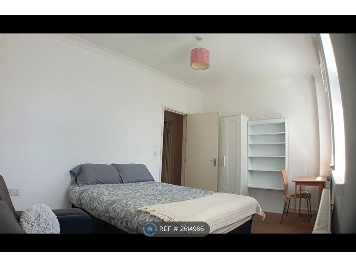 3 Bedroom Flat To Rent In Walburgh Street, London, E1