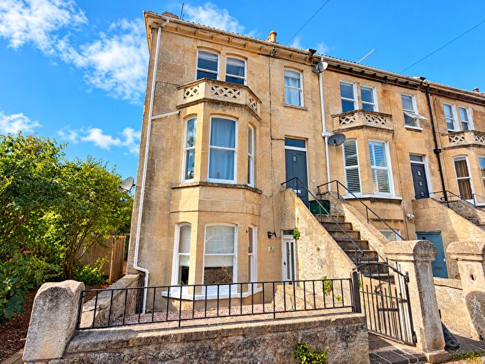 2 Bedroom Flat For Sale In Station Road, Bath, BA1